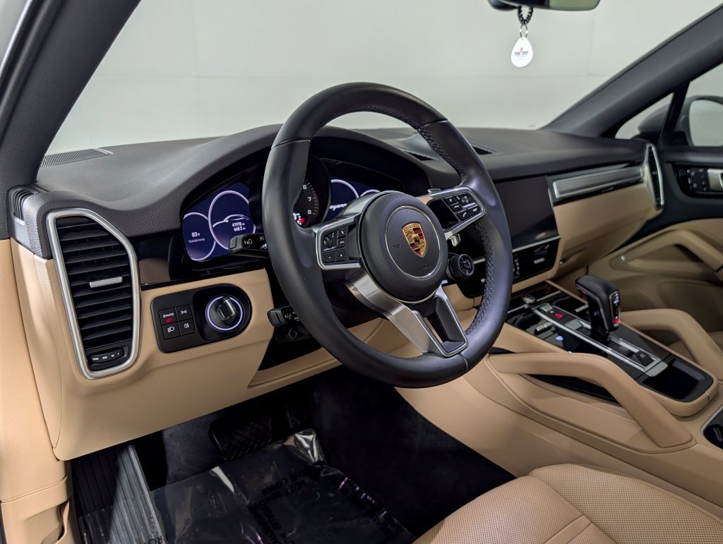 Used 2022 Porsche Cayenne Platinum Edition AWD/4WD image 4