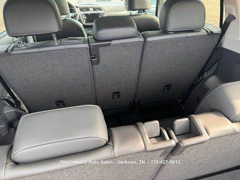 Used 2018 Volkswagen Tiguan SE w/ Panoramic Sunroof Package FWD image 14