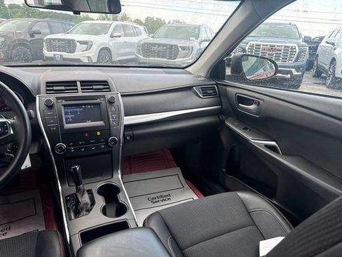 Used 2017 Toyota Camry SE w/ Moonroof Package FWD image 24