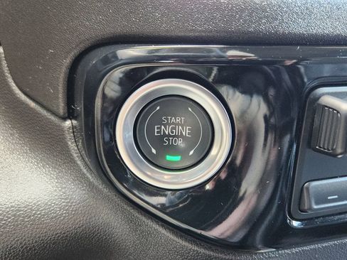 Used 2025 Chevrolet Silverado 2500 LT AWD/4WD image 12