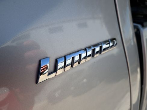 Used 2018 Toyota Tacoma Limited image 37