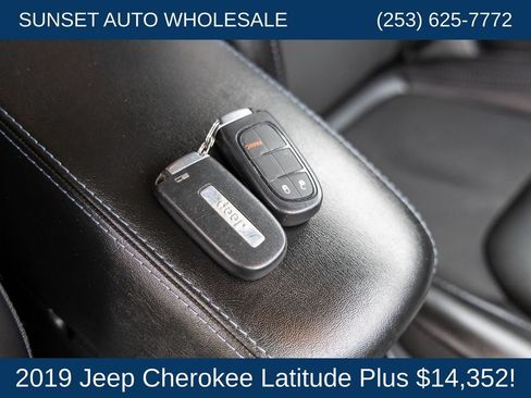 Used 2019 Jeep Cherokee Latitude Plus AWD/4WD image 66