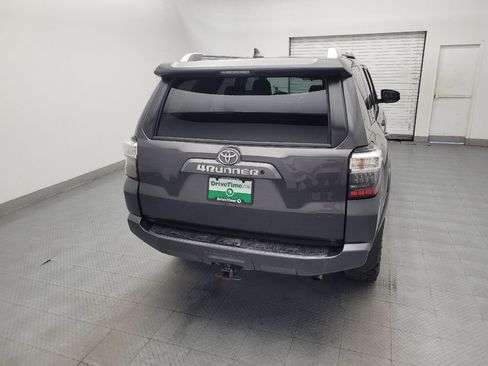 Used 2018 Toyota 4Runner SR5 AWD/4WD image 7