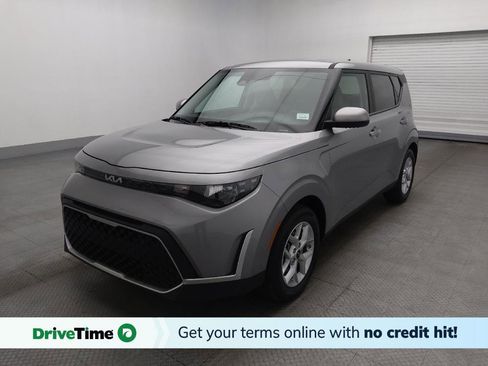 Used 2025 Kia Soul LX image 1