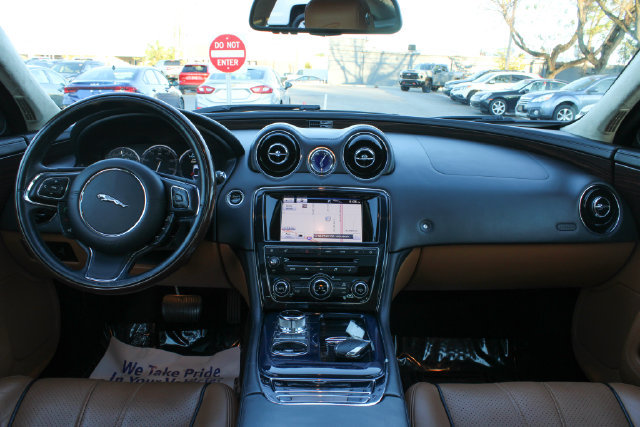 Used 2012 Jaguar XJ L RWD image 17