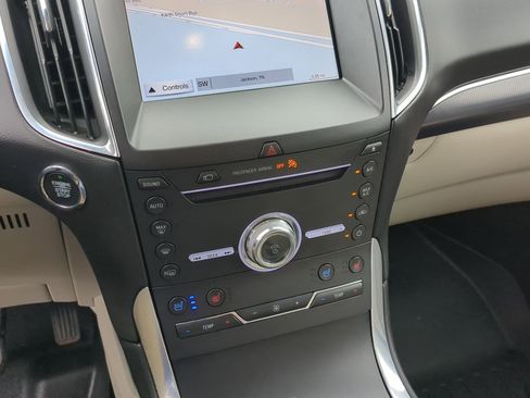 Used 2019 Ford Edge Titanium w/ Equipment Group 301A image 18