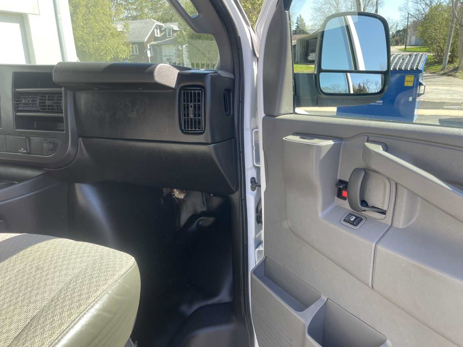 Used 2016 Chevrolet Express 3500 Extended RWD image 14