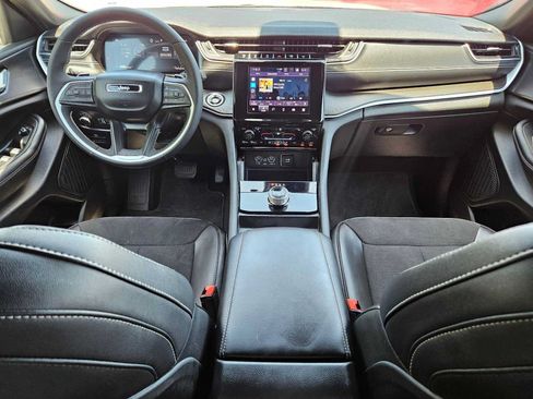 Used 2025 Jeep Grand Cherokee L Laredo AWD/4WD image 15