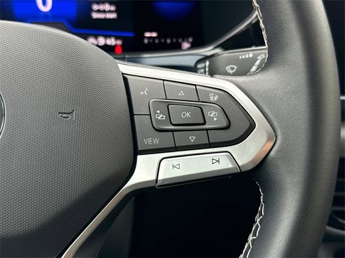 Certified 2023 Volkswagen Taos SE w/ Black Wheel Package image 35
