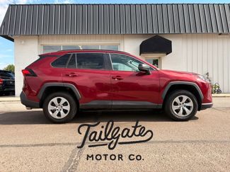 Used 2021 Toyota RAV4 LE AWD/4WD video 1