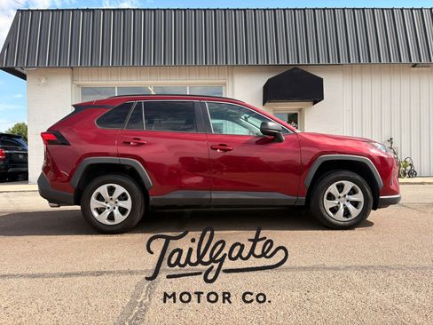 Used 2021 Toyota RAV4 LE AWD/4WD image 1