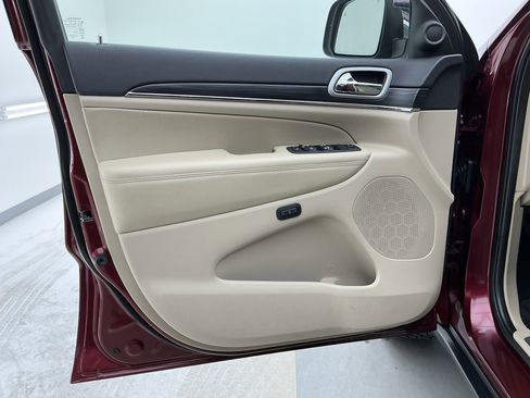 Used 2021 Jeep Grand Cherokee Limited w/ Trailer Tow Group IV image 16