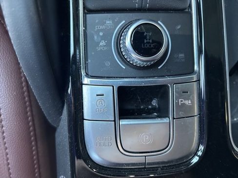 Used 2024 Kia Telluride EX w/ EX Captain's Chair Package image 11