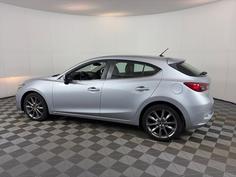Used 2018 MAZDA MAZDA3 Touring FWD image 8