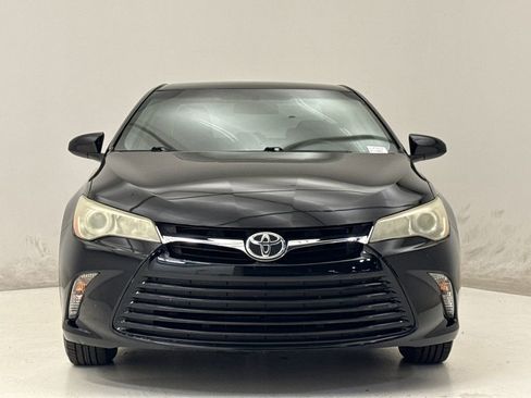 Used 2017 Toyota Camry LE FWD image 3