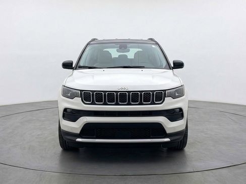 Used 2025 Jeep Compass Limited AWD/4WD image 2