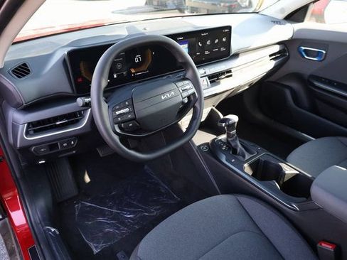 New 2025 Kia K4 LXS image 12