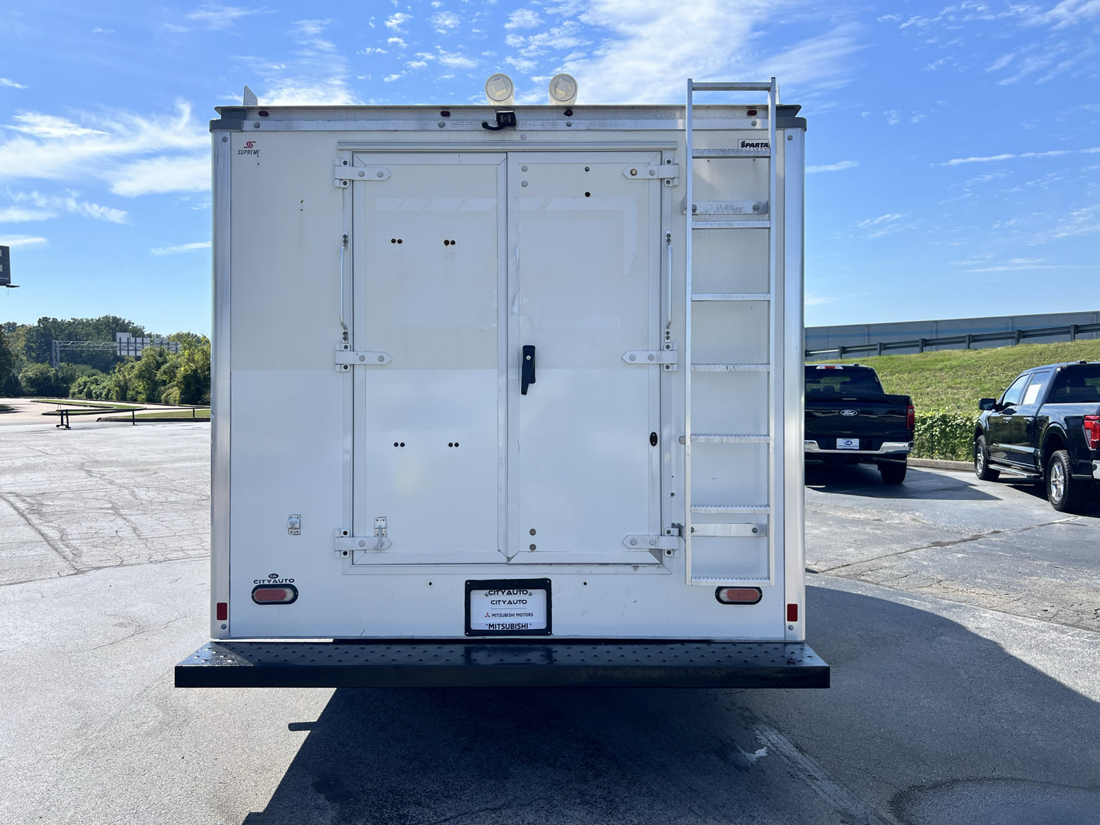 Used 2020 Chevrolet Express 3500 w/ Power Convenience Package RWD image 8