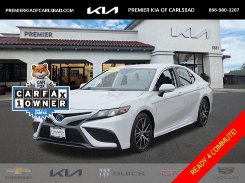 Used 2022 Toyota Camry SE FWD image 1