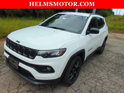 Certified 2025 Jeep Compass Latitude w/ Altitude Special Edition AWD/4WD image 9
