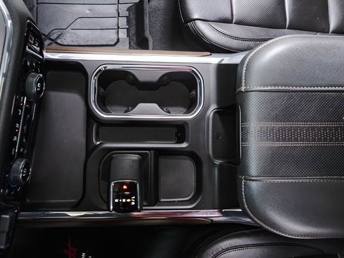 Used 2024 Chevrolet Silverado 1500 High Country w/ High Country Premium Package AWD/4WD image 17