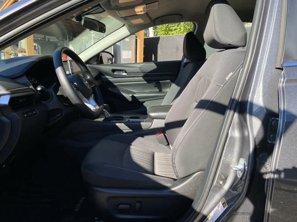 Used 2025 Nissan Altima 2.5 SV AWD/4WD image 13