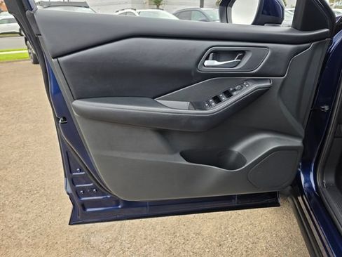 Used 2025 Nissan Rogue SV FWD image 19
