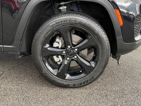 Used 2023 Jeep Grand Cherokee Altitude image 33