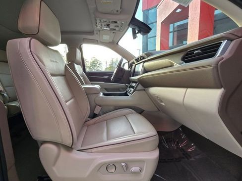 Used 2021 GMC Yukon Denali w/ Denali Premium Package image 23