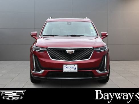 Used 2022 Cadillac XT6 Premium Luxury image 2