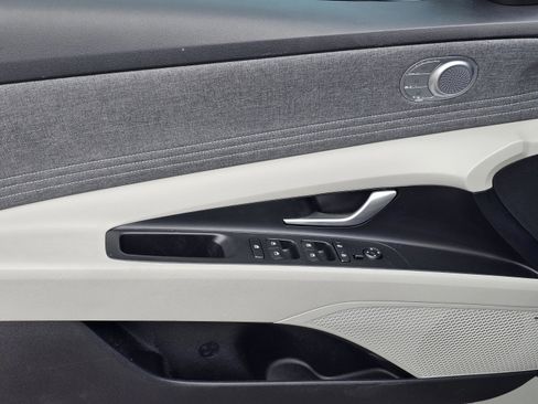 Used 2023 Hyundai Elantra Limited w/ Preferred Accessory Package image 14