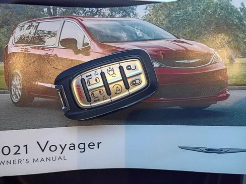 Used 2021 Chrysler Voyager Lxi image 22