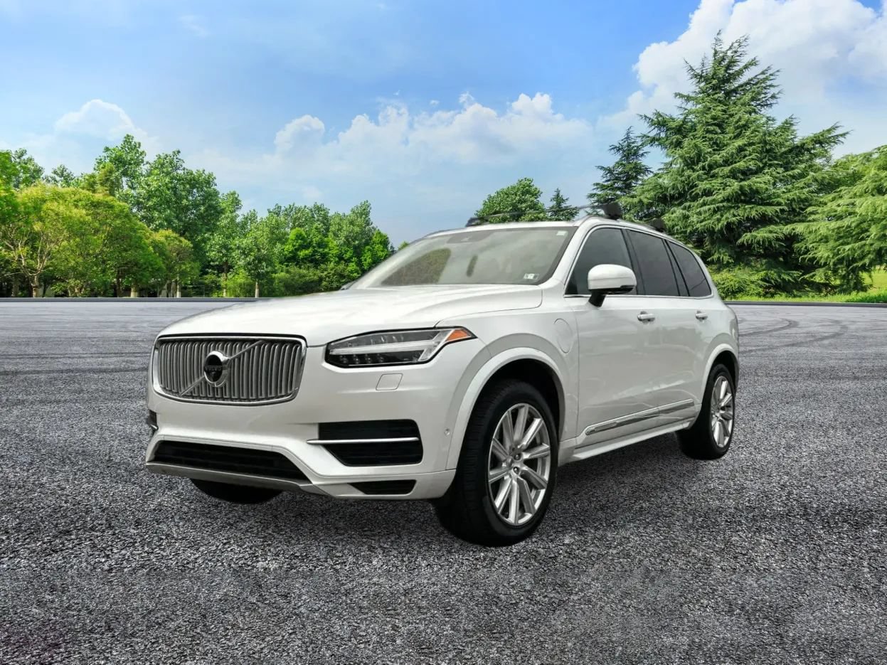 Used 2017 Volvo XC90 T8 Inscription w/ Vision Package AWD/4WD image 2
