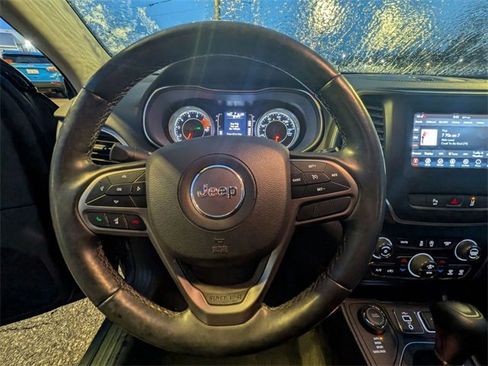 Certified 2020 Jeep Cherokee Latitude Lux w/ Comfort/Convenience Group image 18