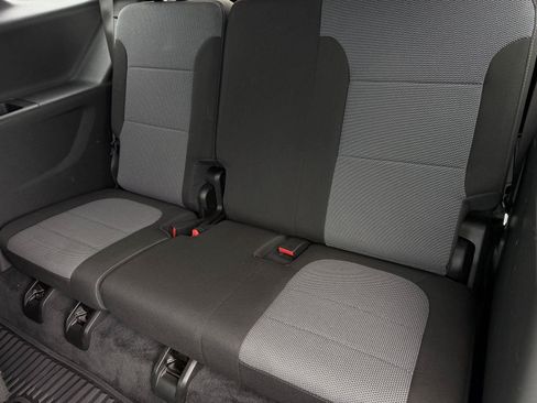 Used 2021 Chevrolet Traverse LT FWD image 9