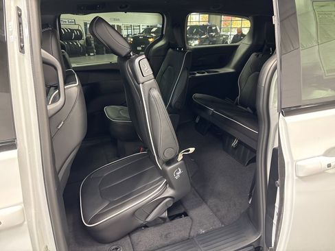 New 2026 Chrysler Pacifica Limited w/ S Appearance Package image 41