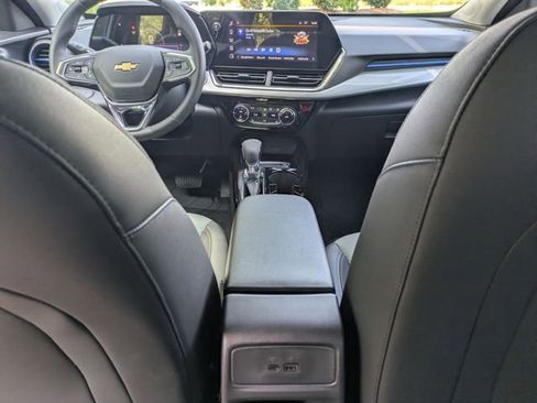 New 2026 Chevrolet Trax LT w/ Sunroof Package FWD image 25