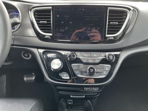Used 2025 Chrysler Pacifica Select FWD image 25