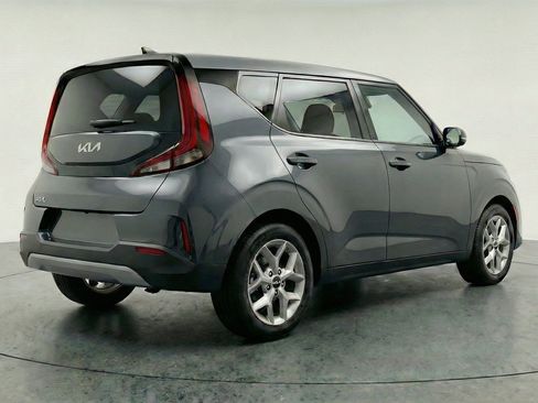 Used 2025 Kia Soul LX w/ LX Technology Package FWD image 9