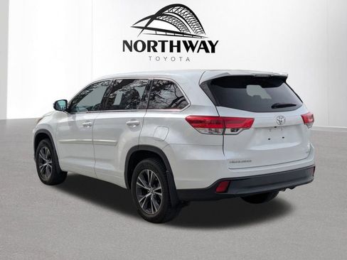 Used 2018 Toyota Highlander LE image 6