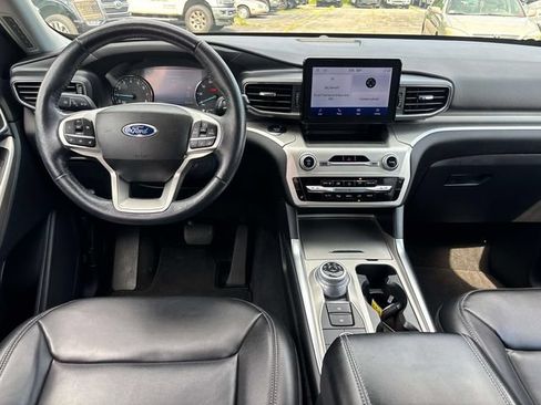 Used 2022 Ford Explorer XLT w/ Equipment Group 202A AWD/4WD image 17