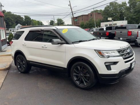 Used 2019 Ford Explorer XLT w/ XLT Sport Appearance Package AWD/4WD image 4