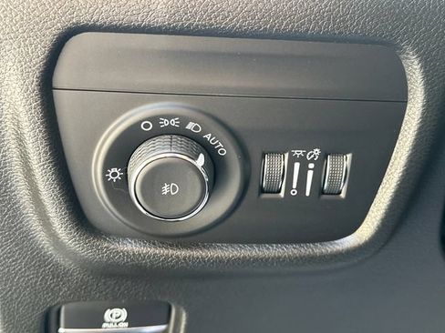 Used 2025 Jeep Grand Cherokee L Limited AWD/4WD image 30