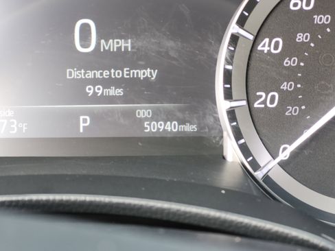 Used 2023 Toyota Highlander LE AWD/4WD image 29