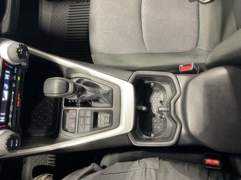 Used 2025 Toyota RAV4 XLE AWD/4WD image 15