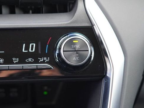 Certified 2024 Toyota Venza LE image 28