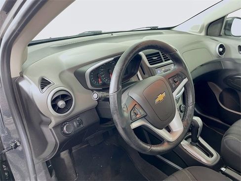 Used 2020 Chevrolet Sonic LT w/ Convenience Package image 10
