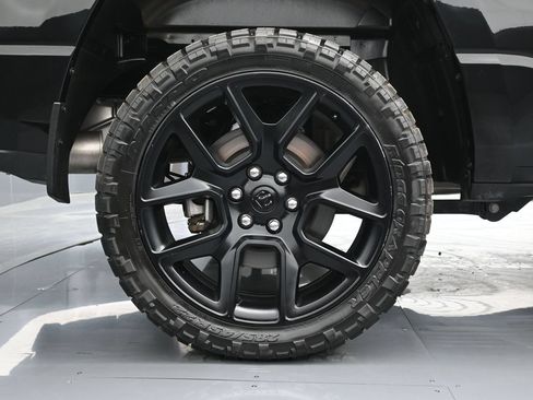 Used 2024 RAM 1500 Laramie AWD/4WD image 18
