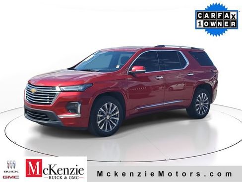 Used 2023 Chevrolet Traverse Premier FWD image 2