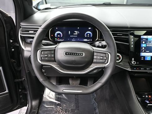 Used 2022 Jeep Wagoneer Series III w/ Premium Group I AWD/4WD image 22